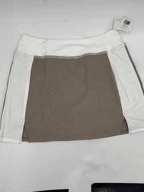 Beyond Yoga Spacedye Outlines Skirt in Birch/Cloud White